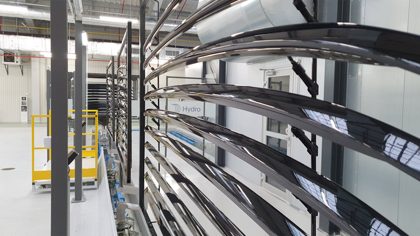 Nasslackierung von Aluminiumprofilen