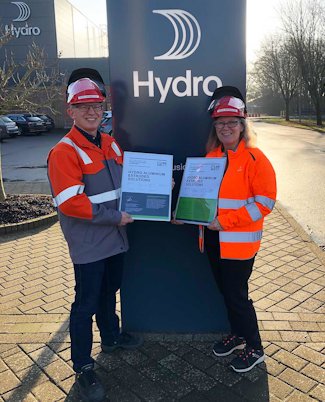 HSE manager Peter Uhrenholt and Tønder’s managing director Mette Boye Sørensen. HSE manager Peter Uhrenholt and Tønder’s managing director Mette Boye Sørensen.
