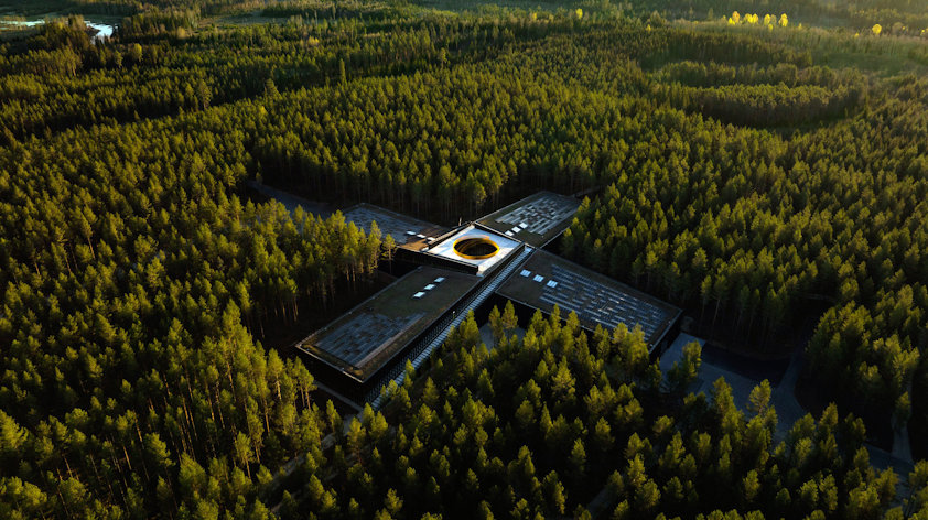 Vestre's The Plus provides an open and efficient workflow, while allowing all four wings of the factory to be in direct contact with the forest. At the centre of the building lies the experience centre, which provides 360-degree views of the whole production process. Vestre's The Plus provides an open and efficient workflow, while allowing all four wings of the factory to be in direct contact with the forest. At the centre of the building lies the experience centre, which provides 360-degree views of the whole production process.