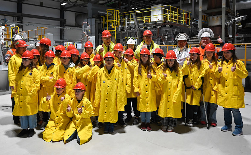 Hoyanger-Recycling-opening-kids.jpg