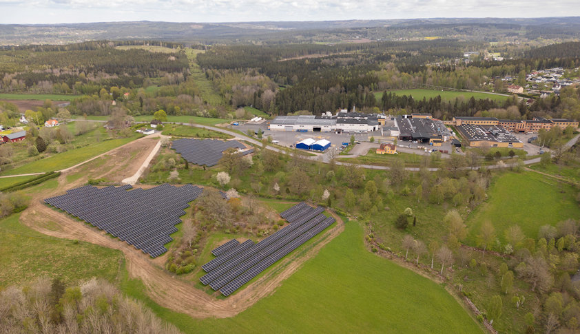Hydro Extrusions in Sweden has installed a ground-mounted solar PV system at its aluminium recycler in Sjunnen. Hydro Extrusions in Sweden has installed a ground-mounted solar PV system at its aluminium recycler in Sjunnen.