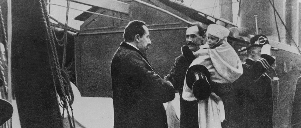 King Haakon greeted by prime minister Christian Michelsen