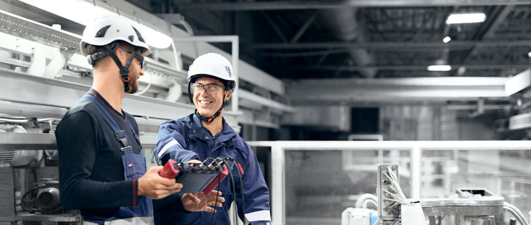 Unsere hauseigene Anlagentechnik kümmert sich um die Wartung unserer Maschinen. Unsere hauseigene Anlagentechnik kümmert sich um die Wartung unserer Maschinen.