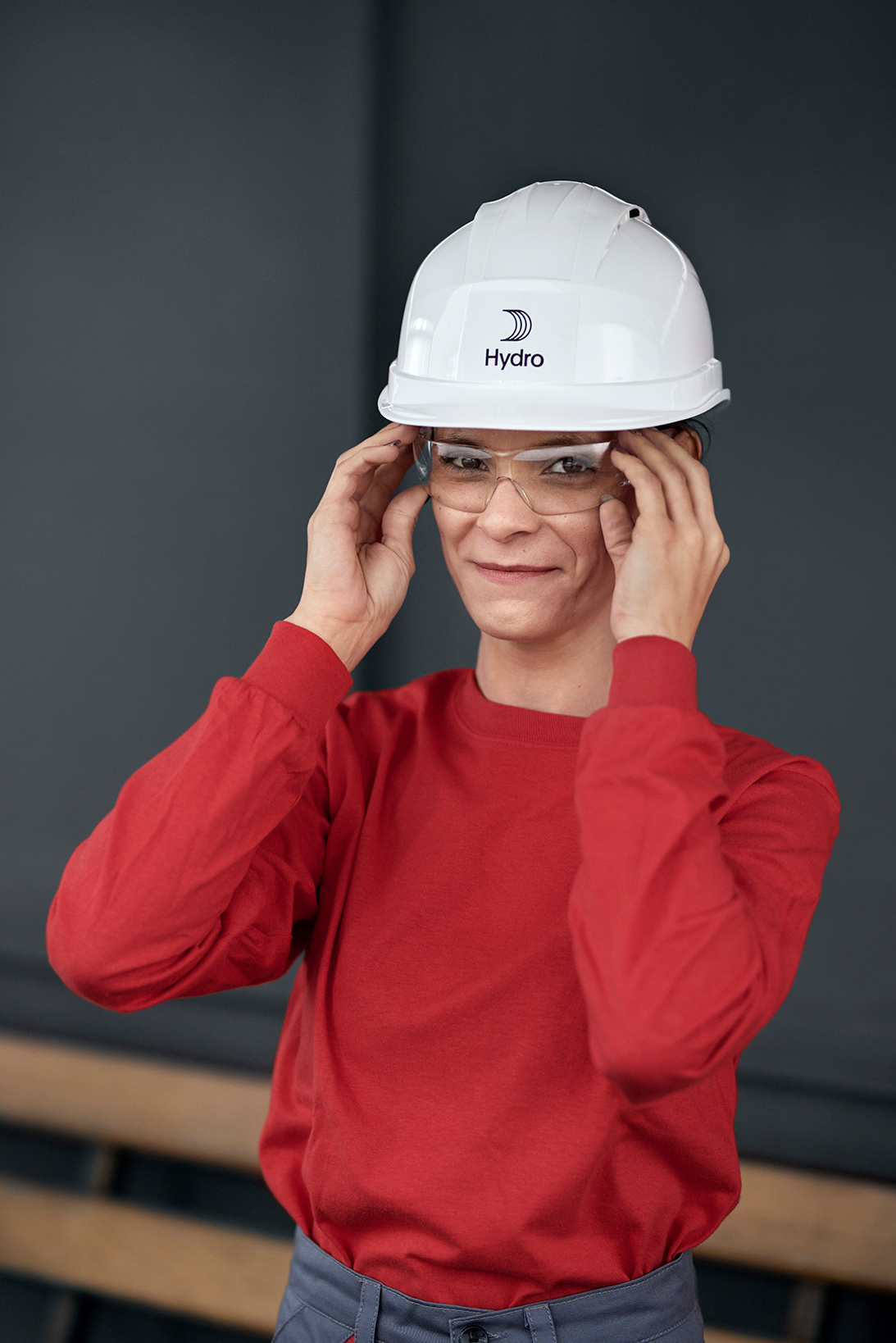 a person wearing a white hat and glasses